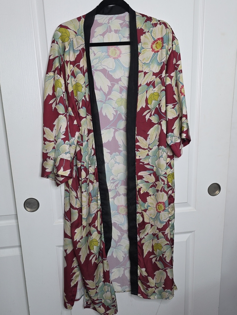 Women's Size L Floral Satin Kimono Robe in Wine